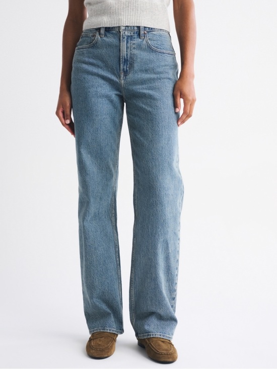 Abercrombie & Fitch Denim - Abercrombie | Curve Love The 90’s Relaxed Jean High-Rise | Size: 28 |Medium Wash